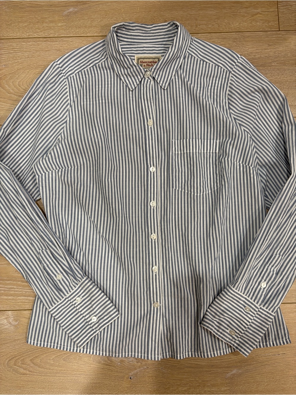 Abercrombie & Fitch Blue and White Striped Button-Down Shirt Size L